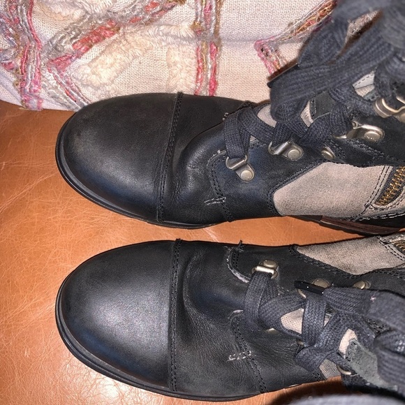 Sorel Major Carly Casual Lace Up Boots Black Gray Leather Canvas Size 7 - Picture 4 of 9